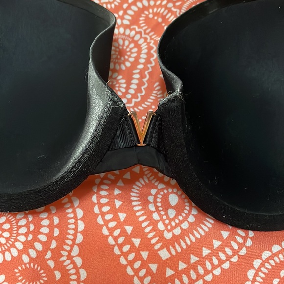 Victoria’s Secret - lined Demi. - Picture 3 of 4